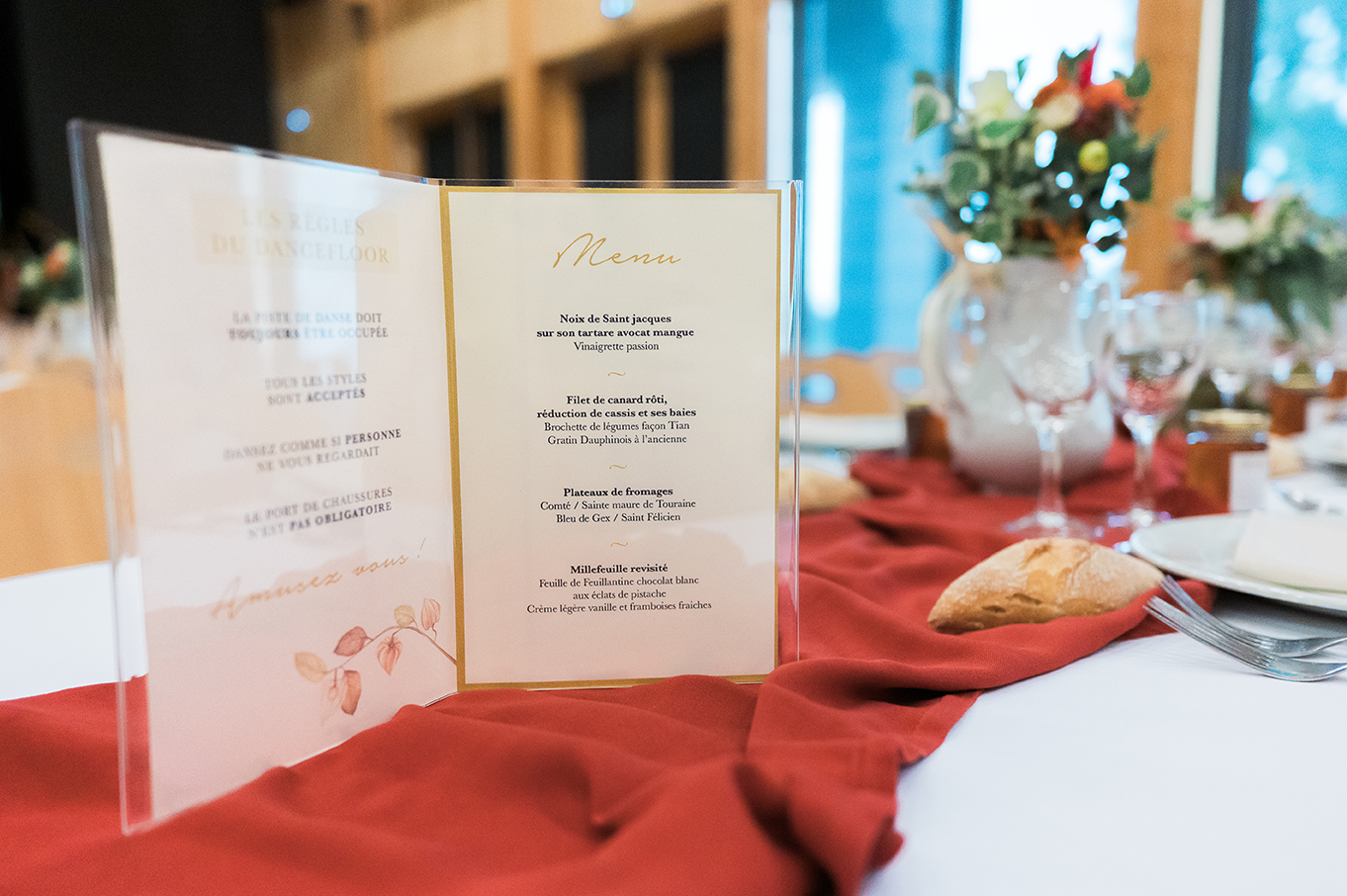 menu de mariage posé sur la table