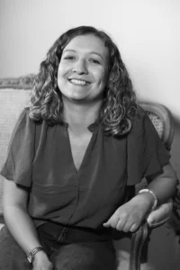 Camille de Maison Camélia, une prestataire souriante et à l'écoute