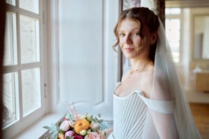 Wedding planner Rhône-Alpes (1) mariée avec son bouquet